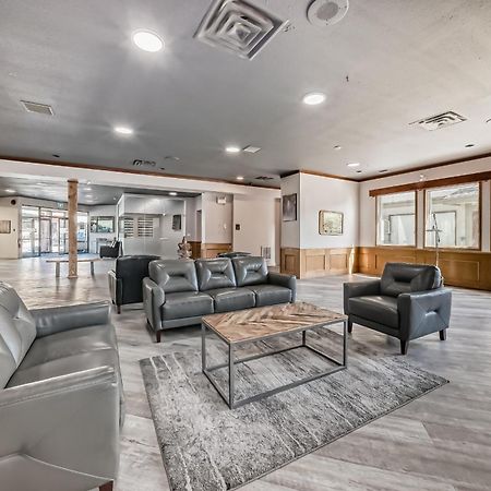 Invermere Inn & Suites Екстериор снимка