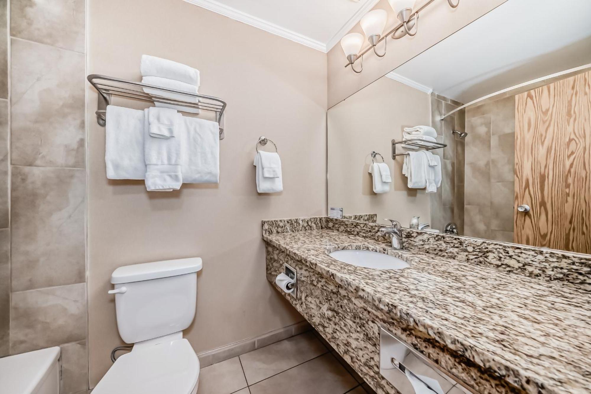 Invermere Inn & Suites Екстериор снимка
