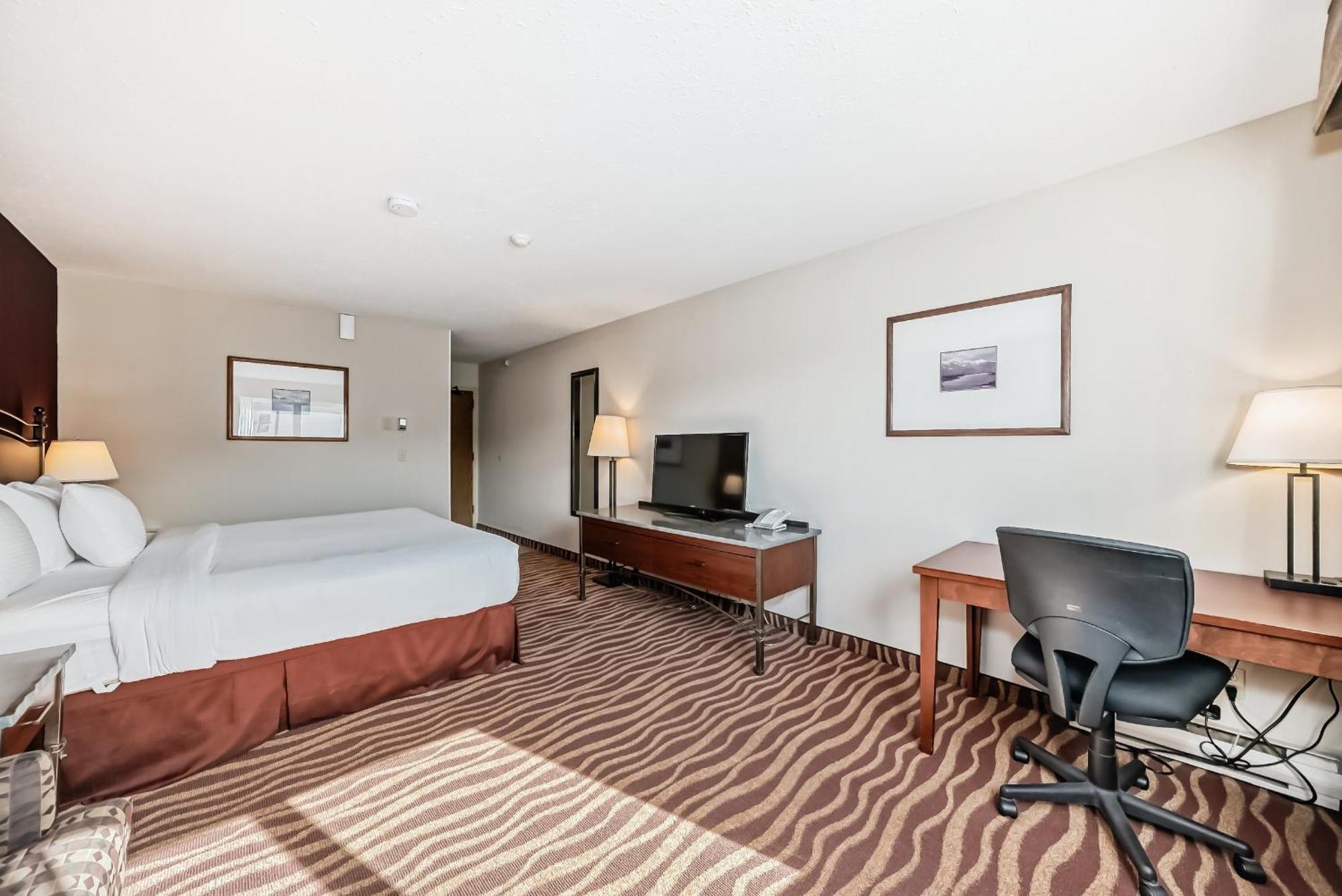 Invermere Inn & Suites Екстериор снимка