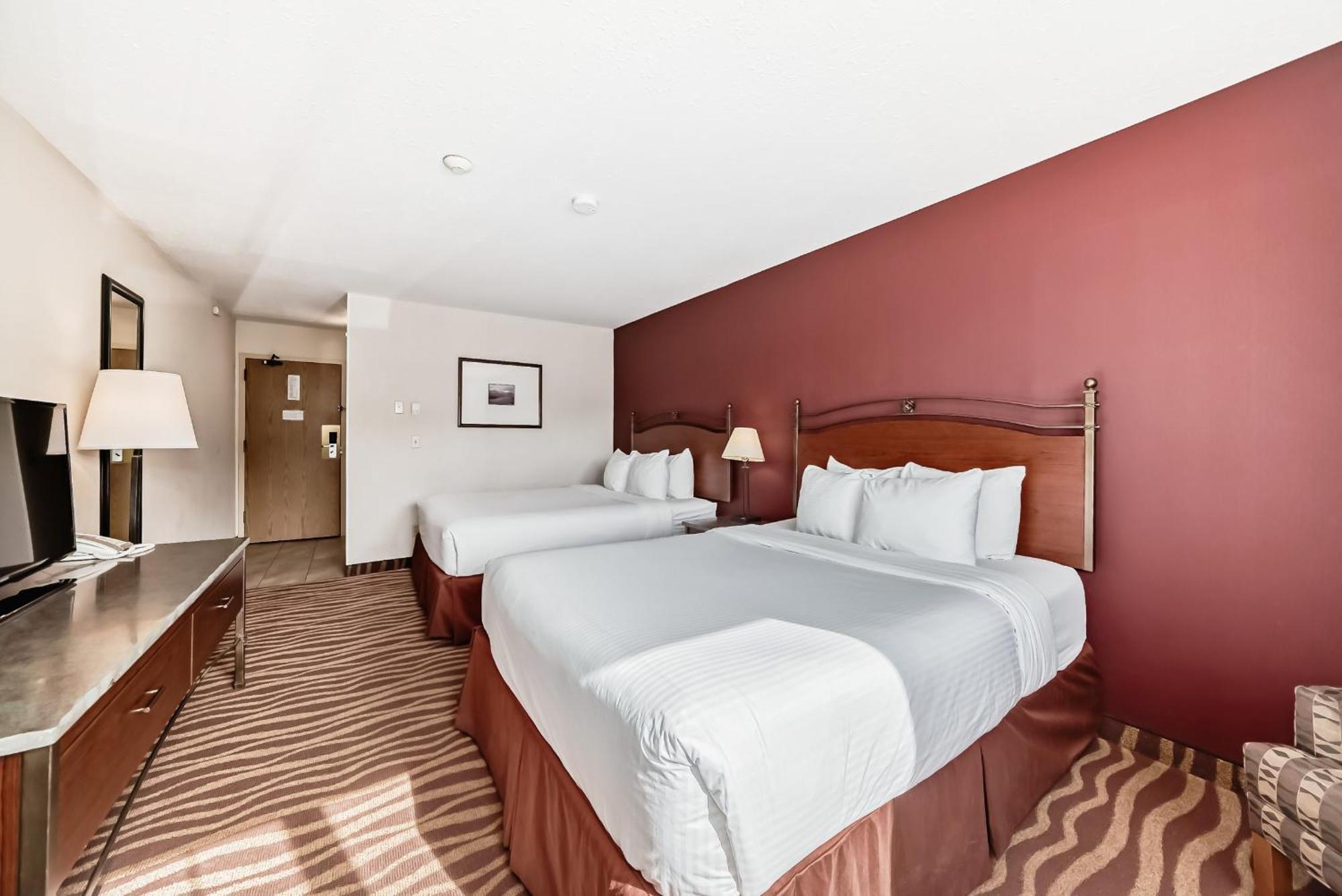 Invermere Inn & Suites Екстериор снимка