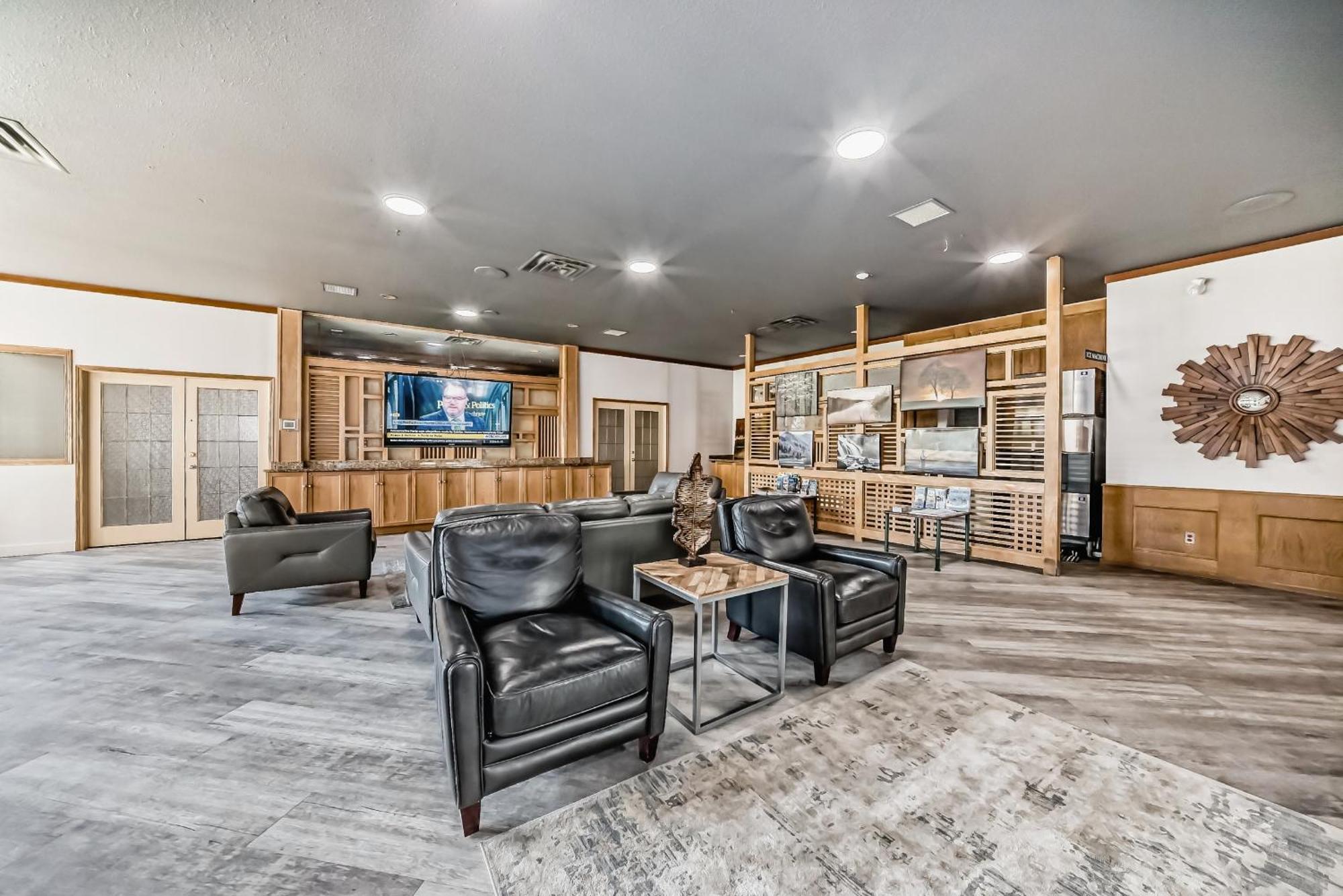 Invermere Inn & Suites Екстериор снимка